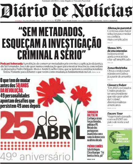 Capa do Diário de Notícias.
Em cima lê-se "Sem metadados, esqueçam a investigação criminal a sério".
Em baixo, "25 de Abril, 49°aniversário" junto a uma ilustração com dois cravos.