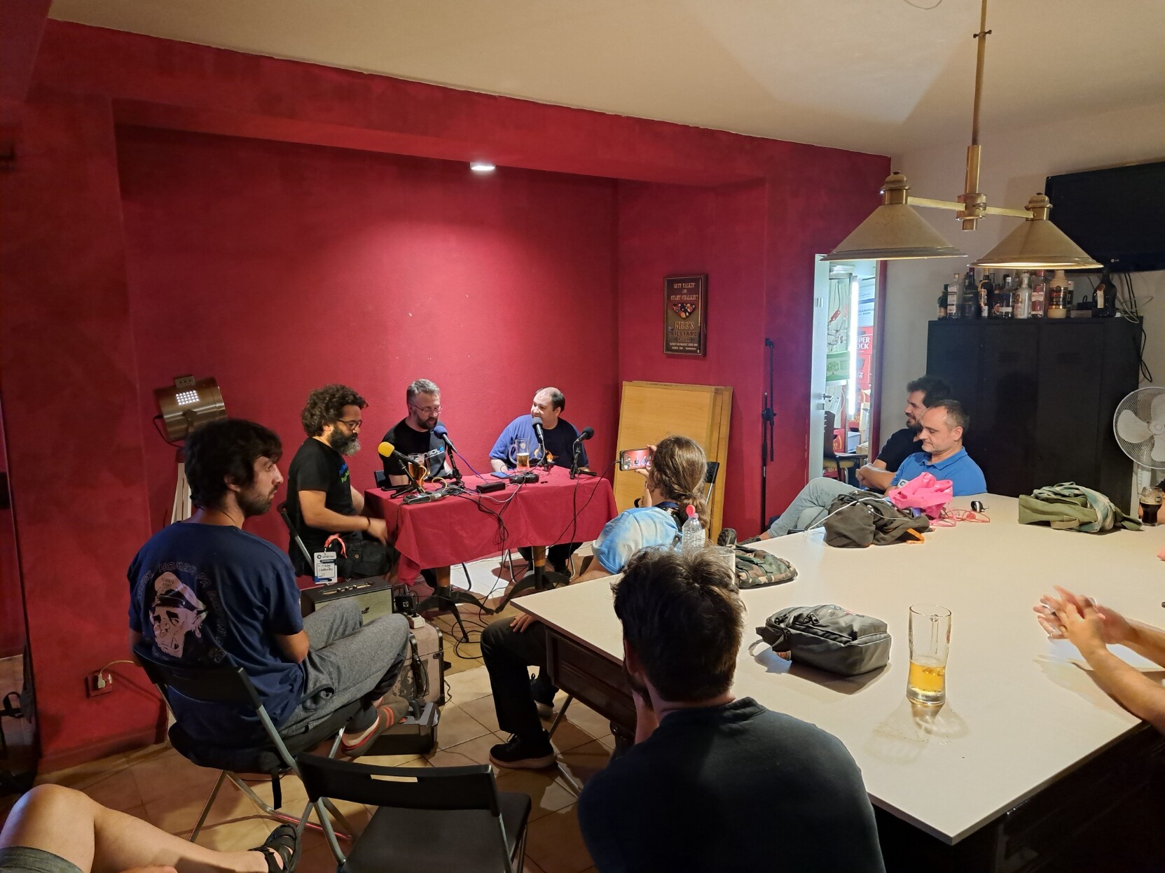 PUP hosts recording a show with a live audience, an after-hours activity on Festa do Software Livre