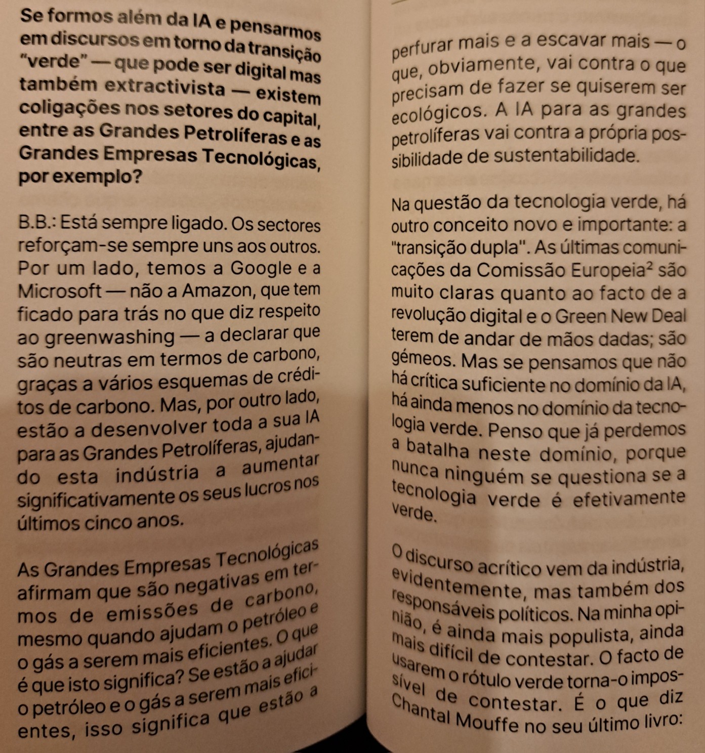 Foto de excerto de entrevista de Benedetta Brevini na revista shifter #5, onde ela aponta o greenwashing e a hipocrisia da Microsoft e Google.