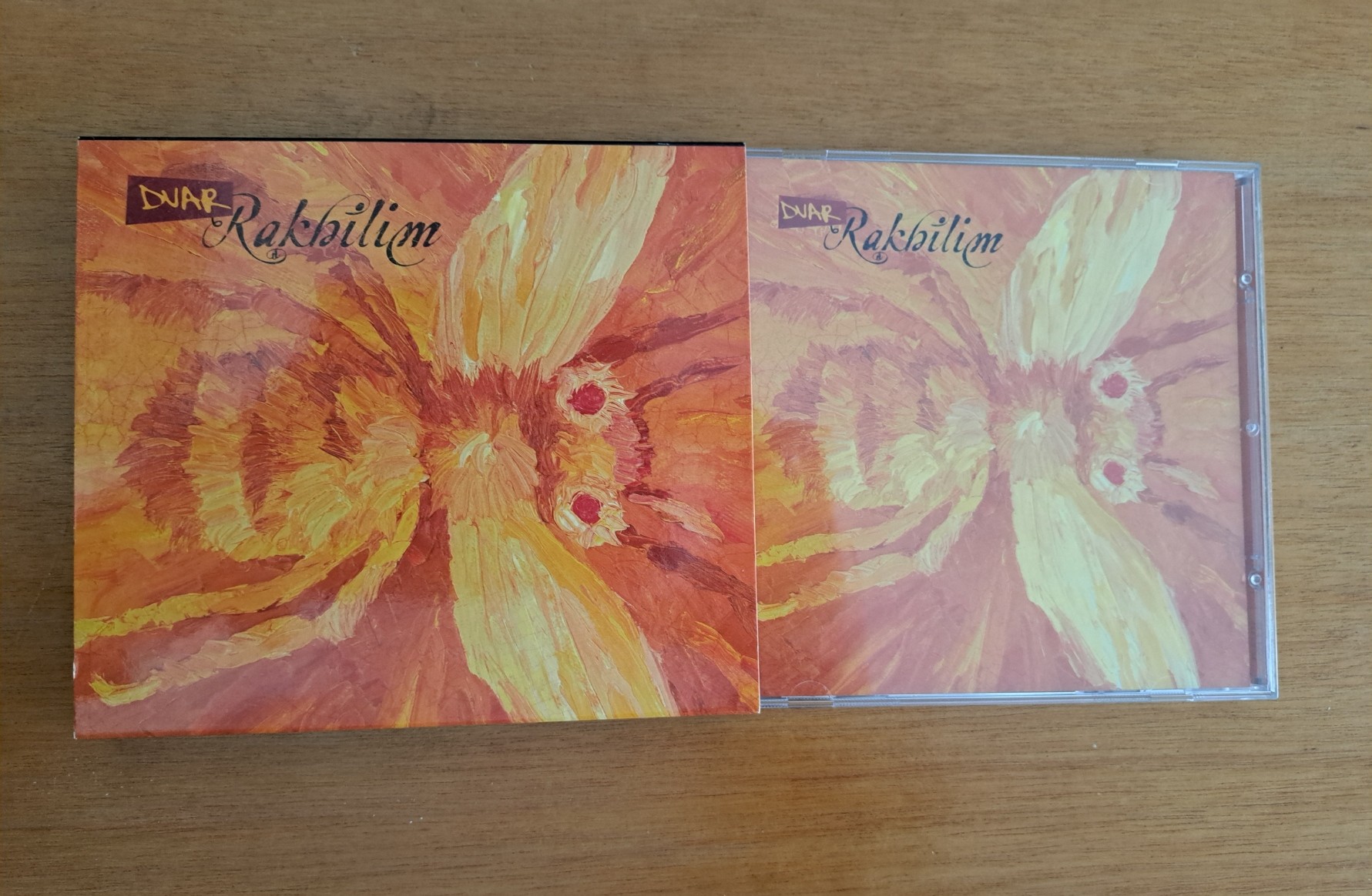 DVAR's Rakhilim, a beeing on its cover