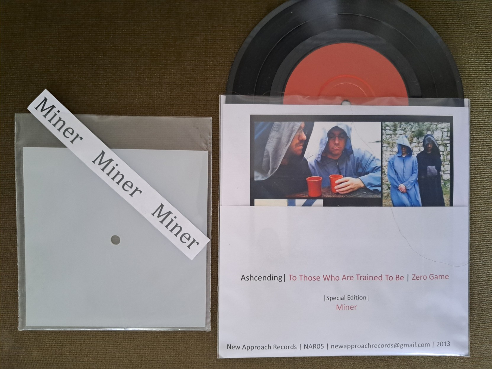 Kokori's "Release Candid Hate" special edition: besides the 7", it also comes with a square 5" that has an extra track.