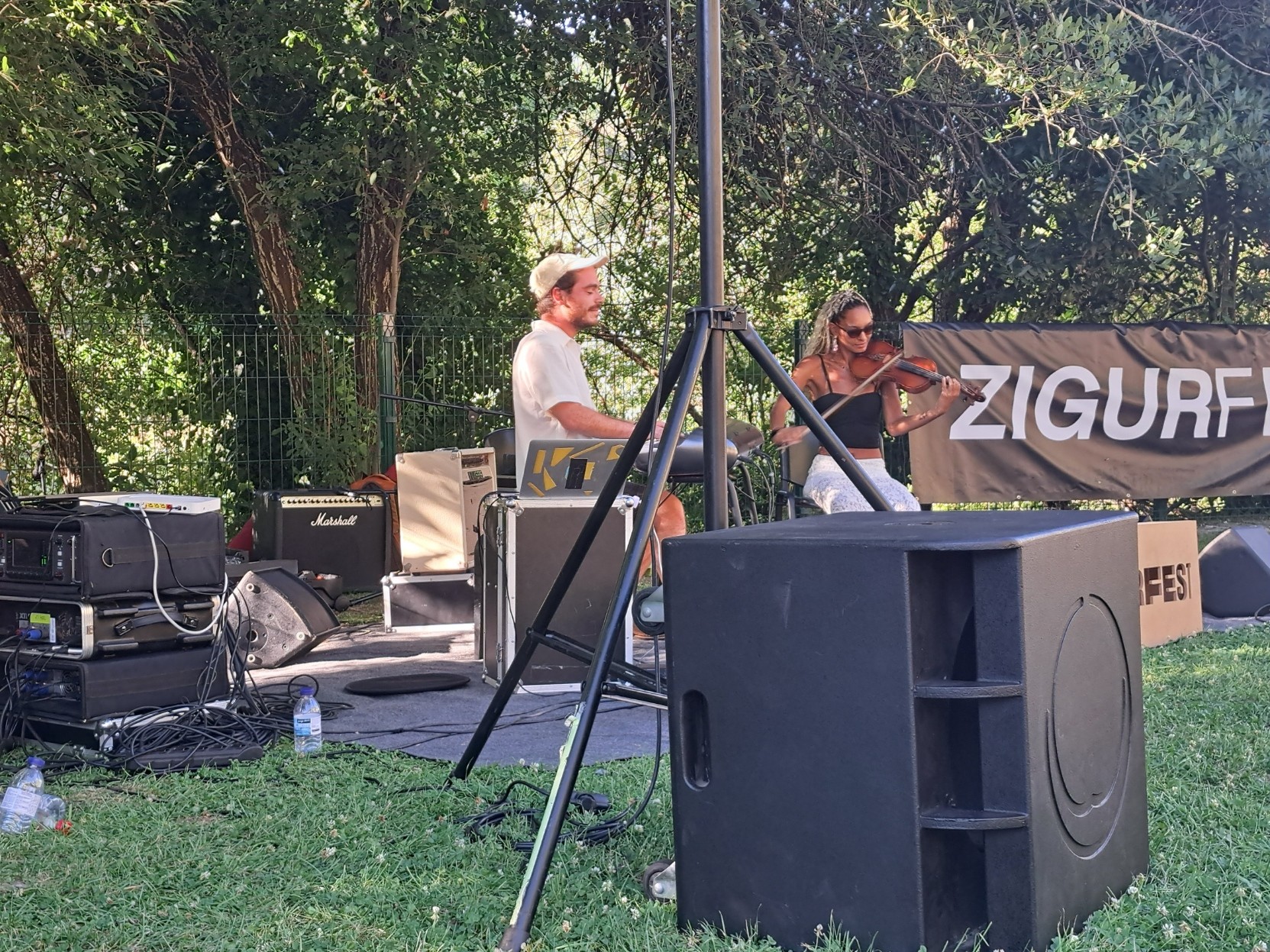 João Grilo e Susana, numa peça conjunta que lamento não haver em album&hellip;