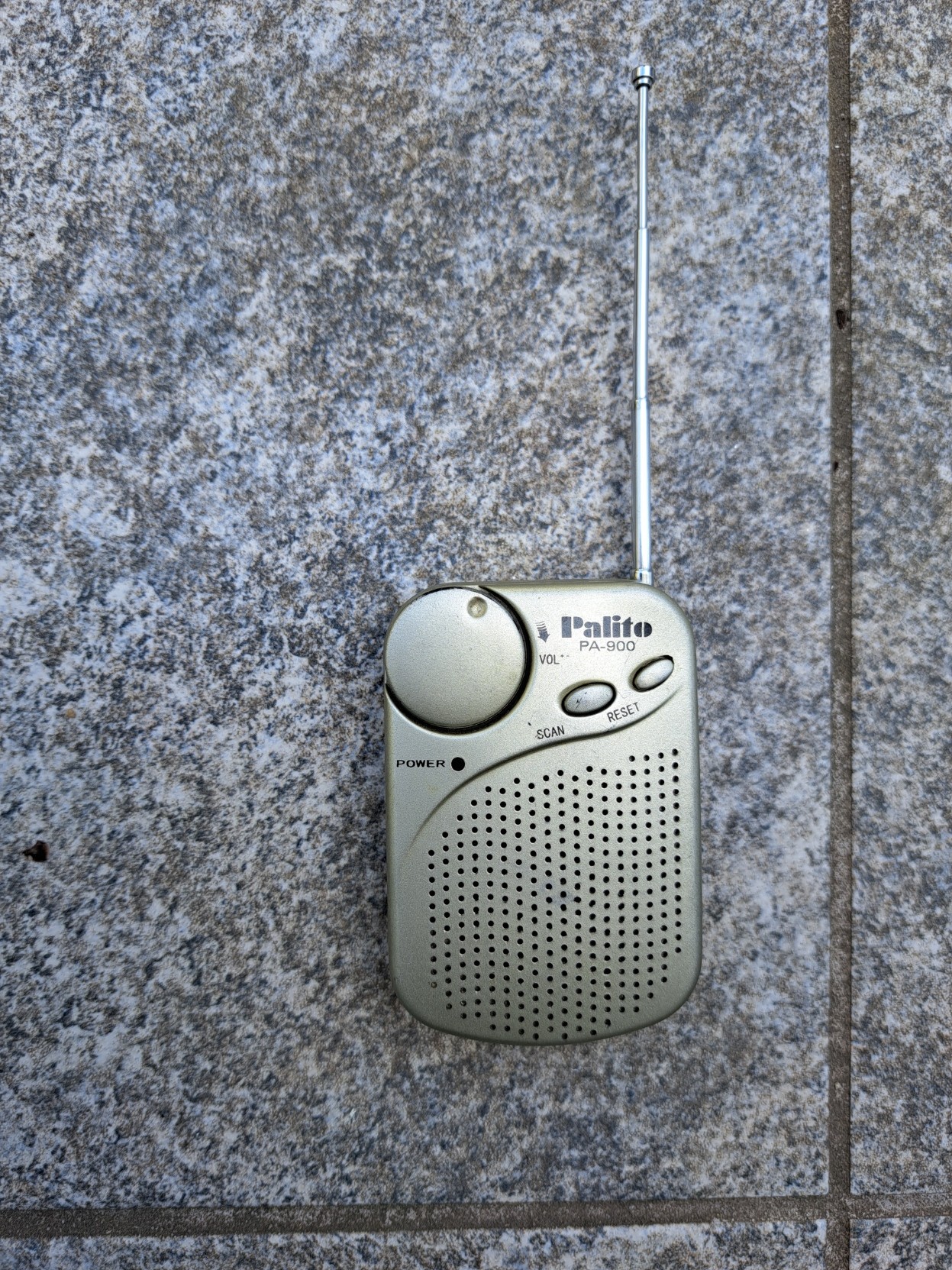 Plano B à internet: rádio a pilhas
