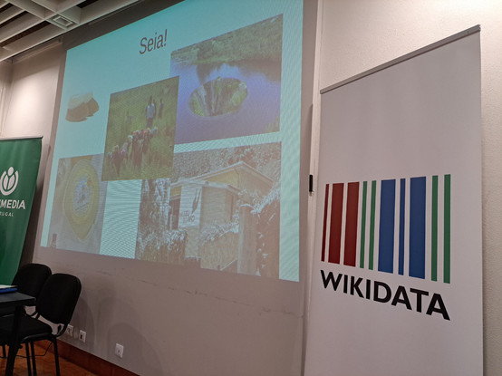 Uma imagem de um slide projectado com várias fotografias de sítios em Seia, Portugal 