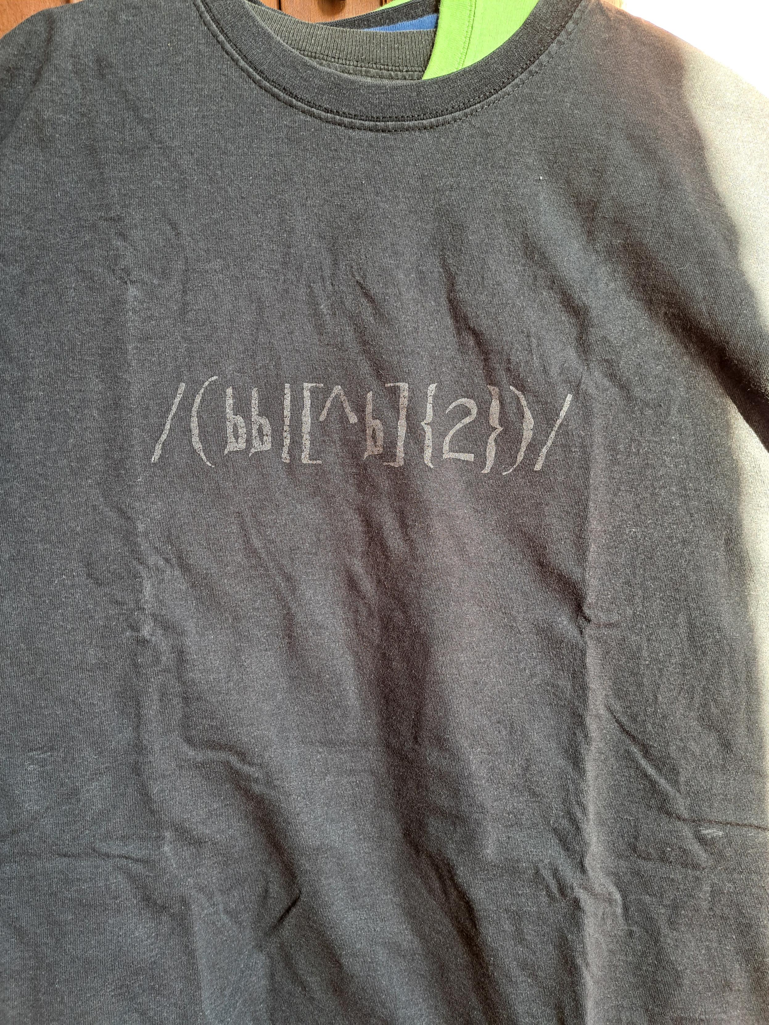 The letters on this black shirt used to be white, but eventually they peeled off ans became grey. But its message remains clear: /(bb|[^b]{2})/