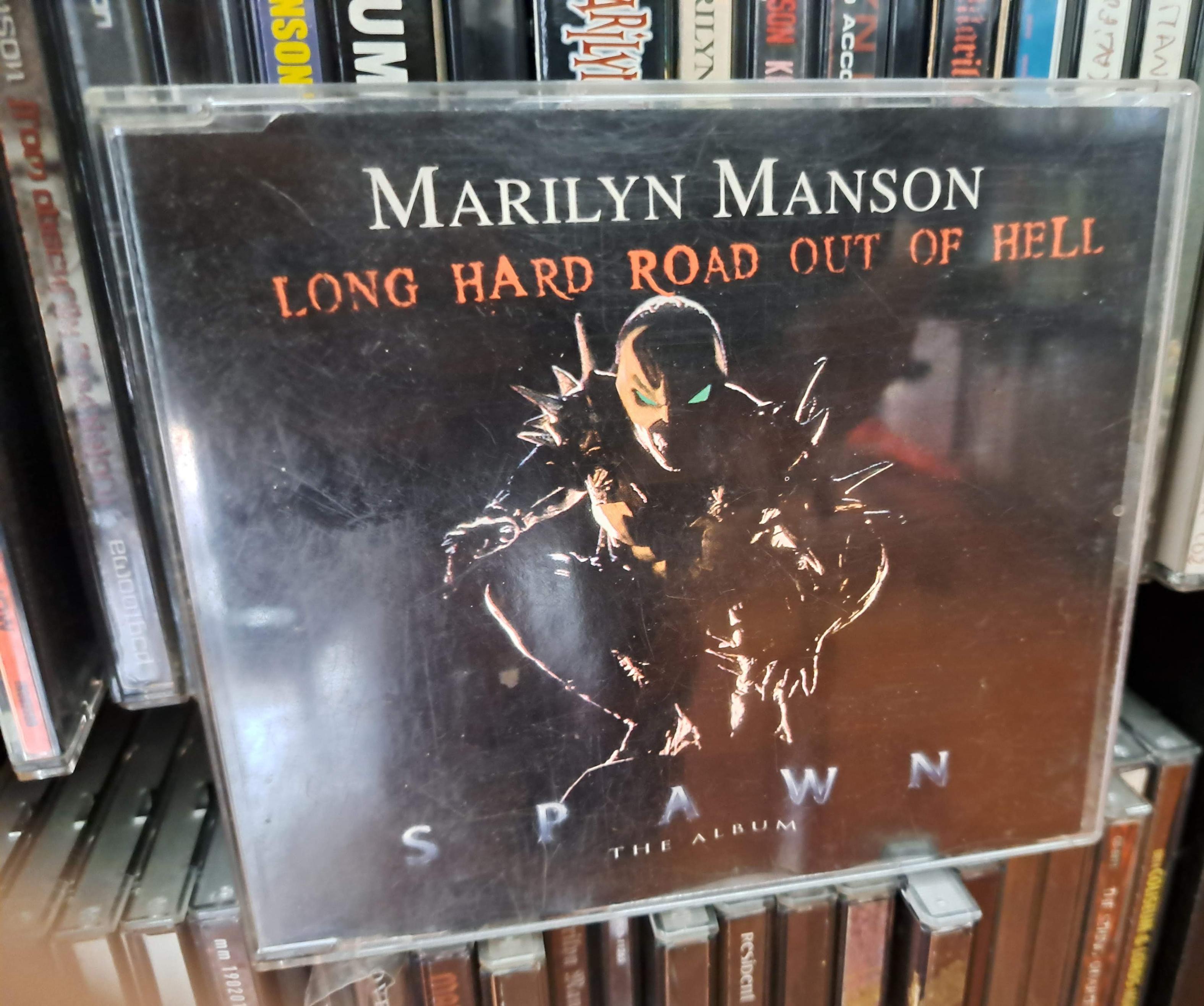 Foto da edição comercial do single (Long Hard Road out of Hell) em CD. Referência a Spawn na capa frontal, mas não a Sneaker Pimps.