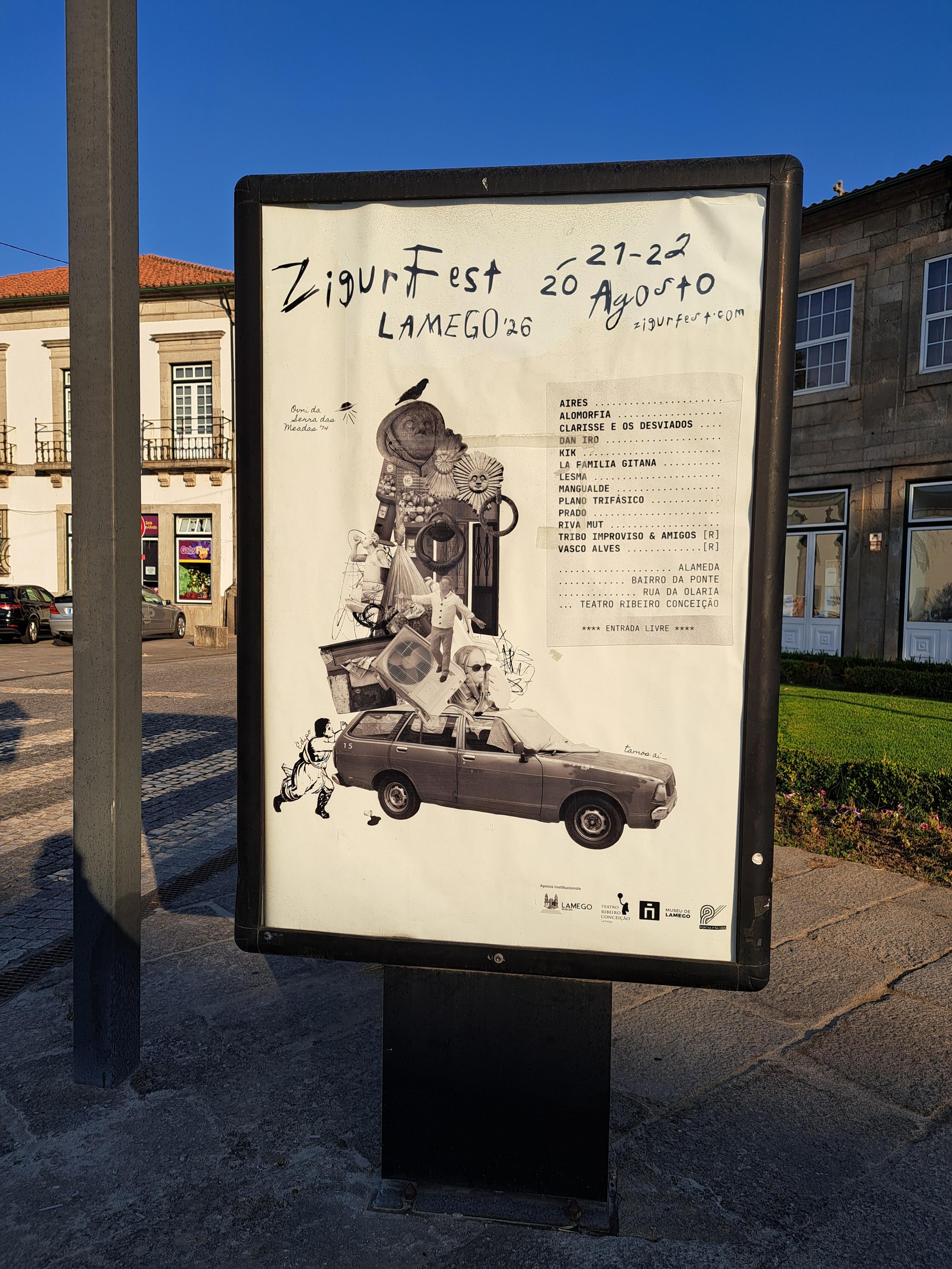 O poster do ZigurFest 2026, 20 a 22 de Agosto em Lamego, fotografado num mupi da cidade