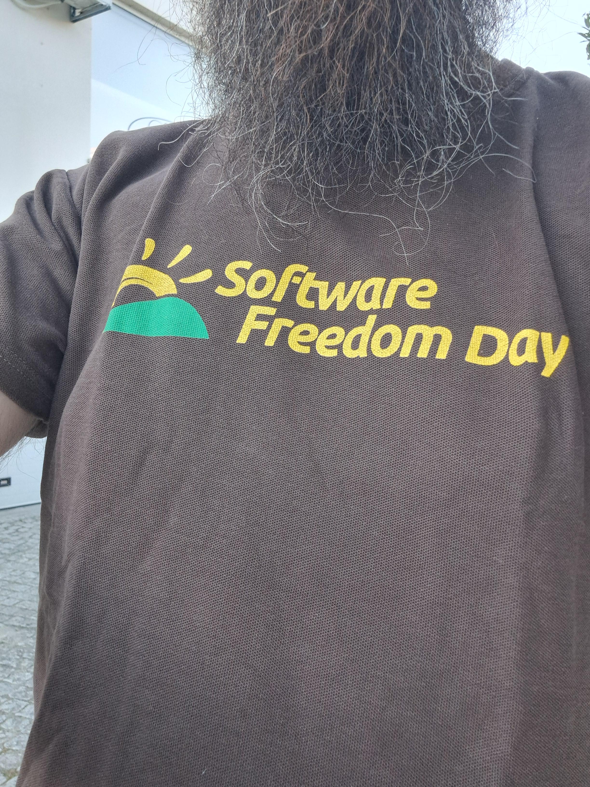 To remind you Software Freedom Day is in one week (do you know how will you celebrate it, yet?) this Weekly Shirt is a brown t-shirt with SFD's logo (a yellow sun rising behind a green hill) and the text "Software Freedom Day" in yellow