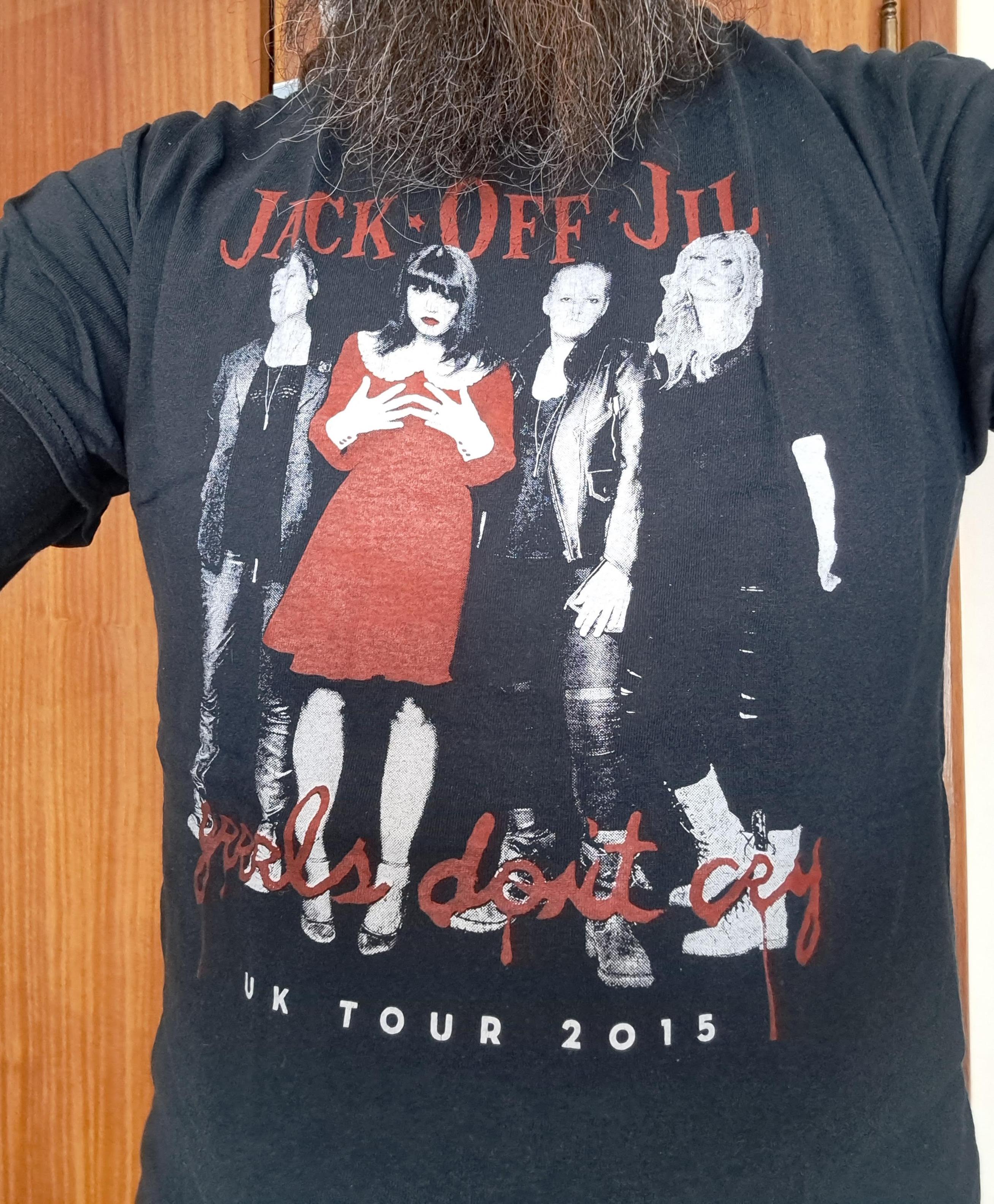 11 years ago I was in London: flew in specifically to take the opportunity to see Jack Off Jill live, on their reunion tour. Besides the memories of a great concert, I came back with this tour shirt: grrls don't cry! Happy birthday Jessicka